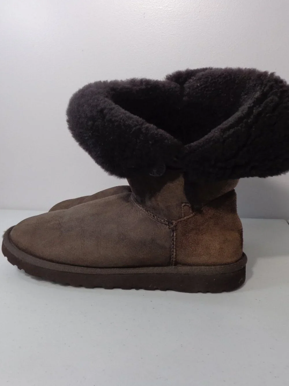 UGG Genuine Leather Chocolate Sheepskin Fold Over Top Bailey Button Boots Sz 9
